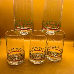 Arby's Holly Berry Drinking Glasses Vtg Christmas 1980s Red Green Gold Set of 5